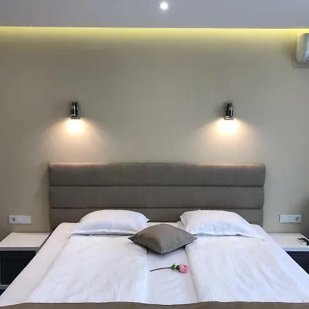 Проживание в семье Family Avenue Китен